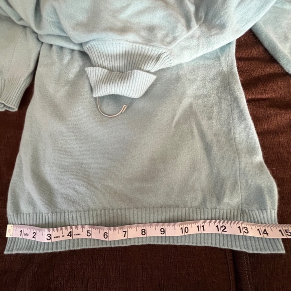 Vintage Scotish Cashmere Turtleneck in Robin’s Egg Blue - Perfect Condition - Picture 10 of 10